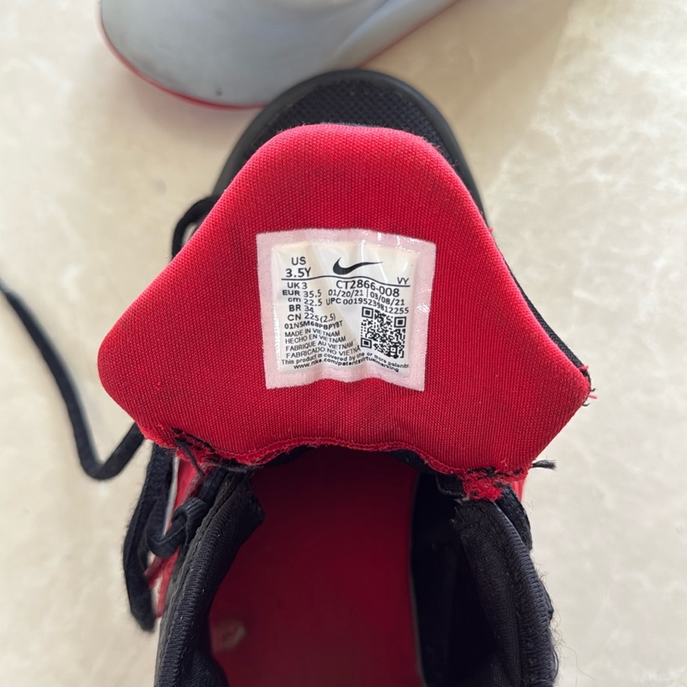 Nike - Picture 6 of 6